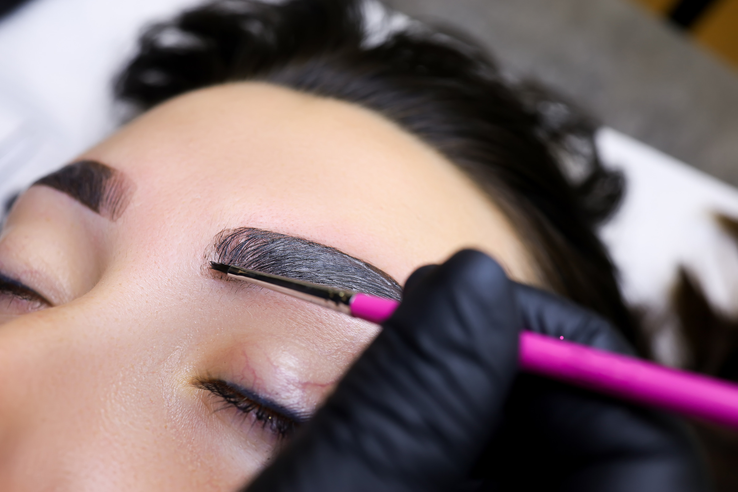 Brushing tint through a laminated brow